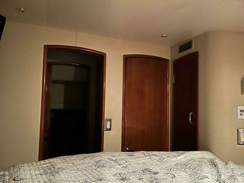 2003 Carver 360 Sport Sedan