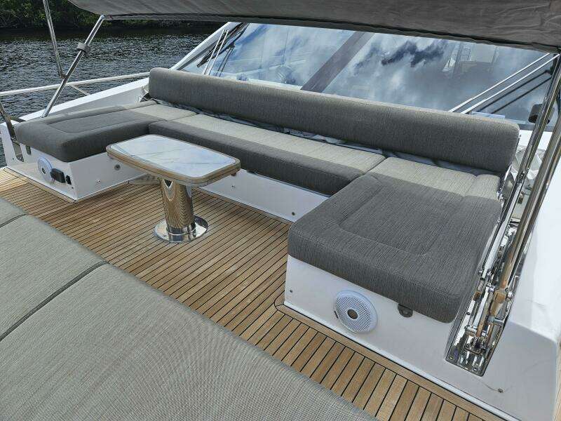2022 Azimut 66
