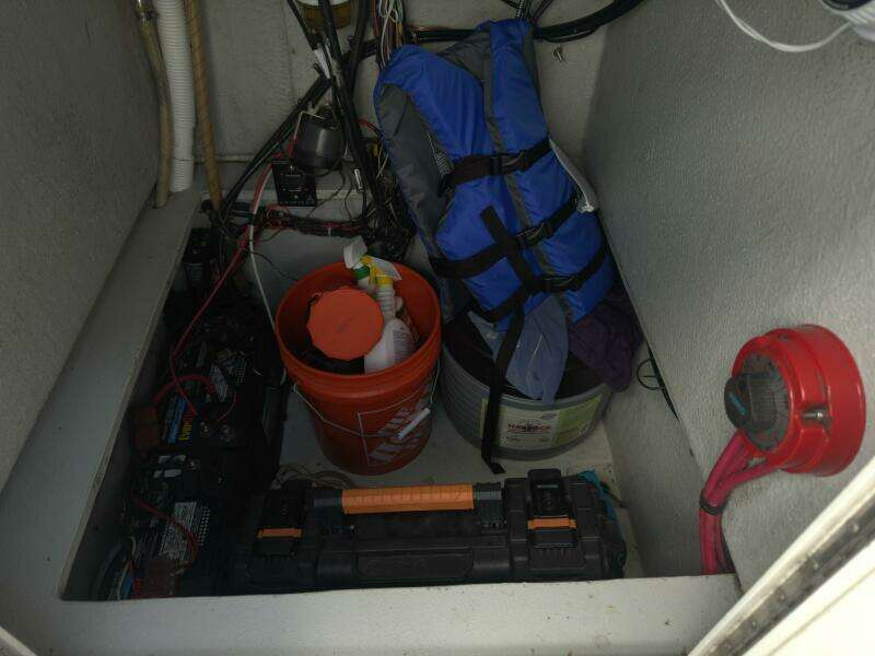 1999 Dusky 256 Center Console