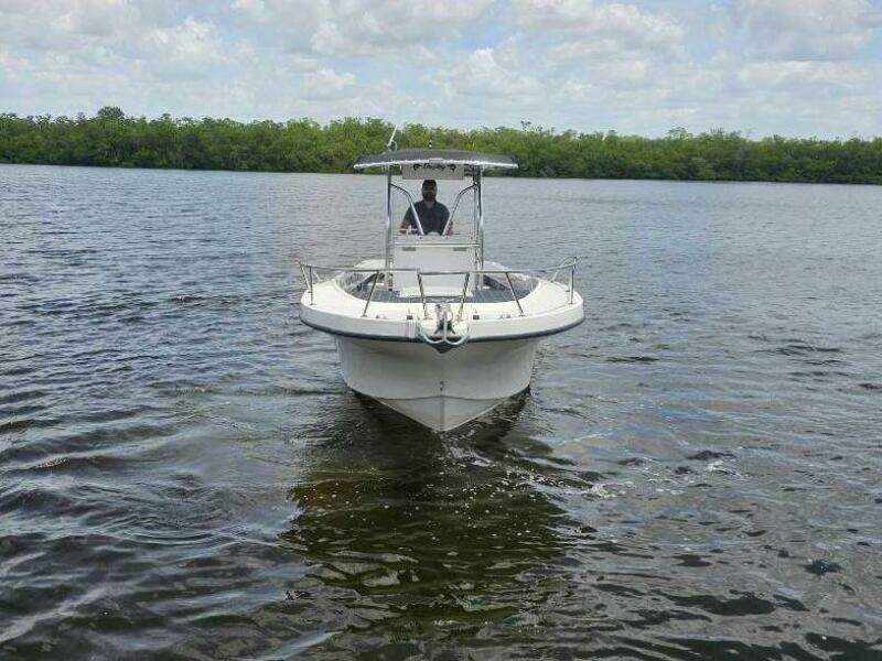 1999 Dusky 256 Center Console