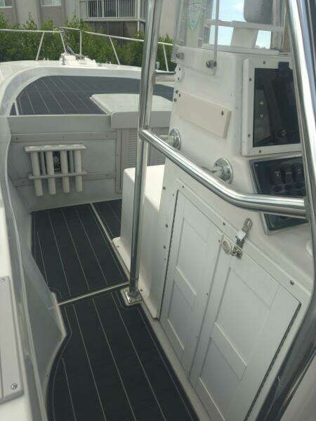 1999 Dusky 256 Center Console