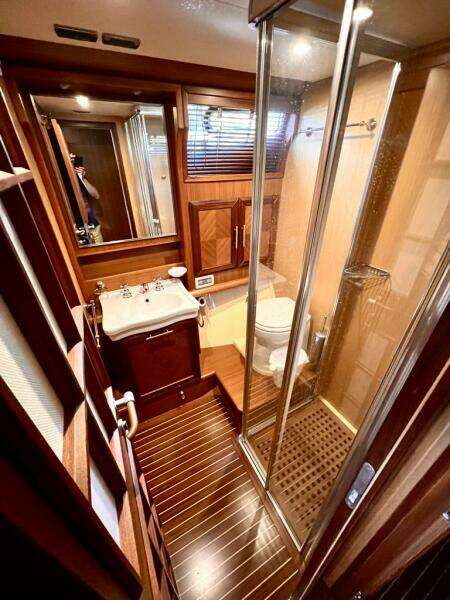 2006 Mochi Craft Dolphin