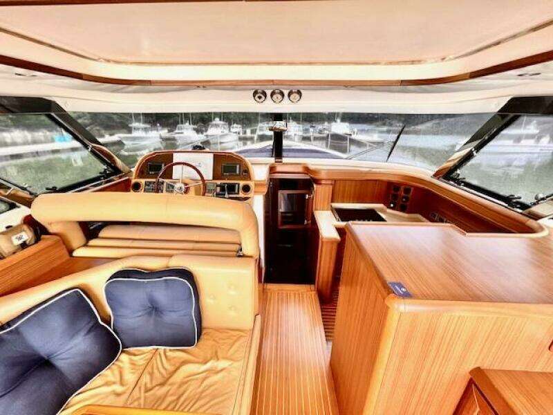 2006 Mochi Craft Dolphin