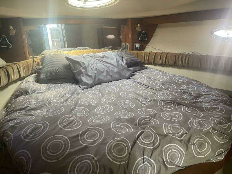 2006 Meridian 411 Sedan