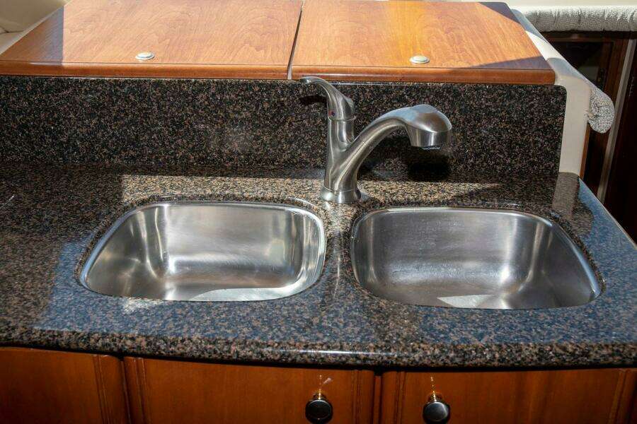 2006 Meridian 411 Sedan