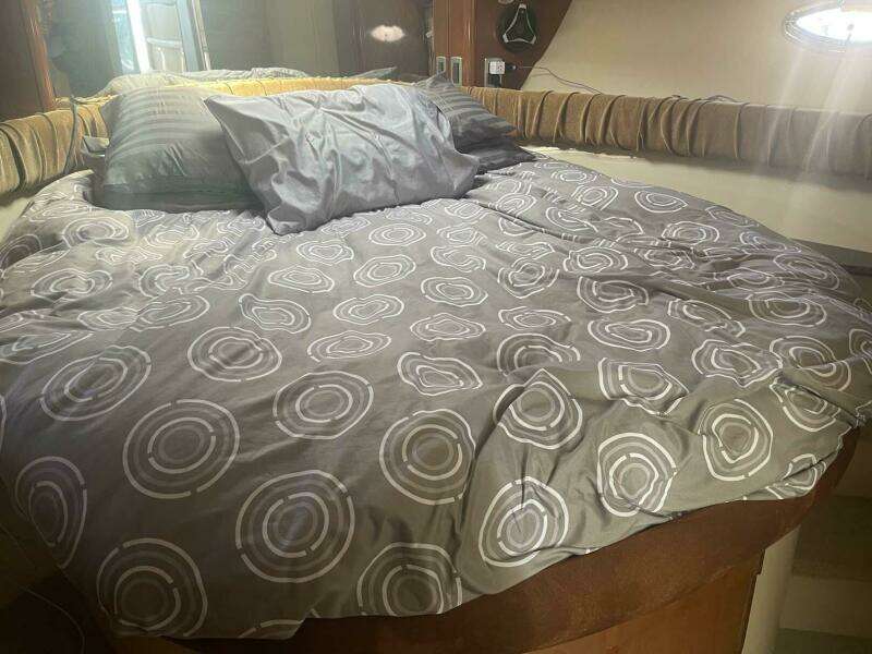 2006 Meridian 411 Sedan