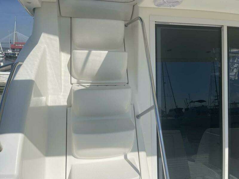 2006 Meridian 411 Sedan