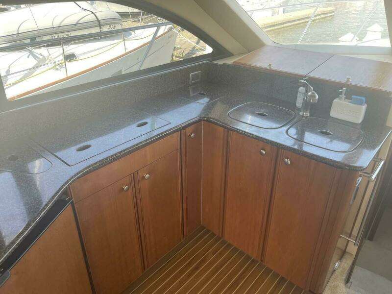 2006 Meridian 411 Sedan