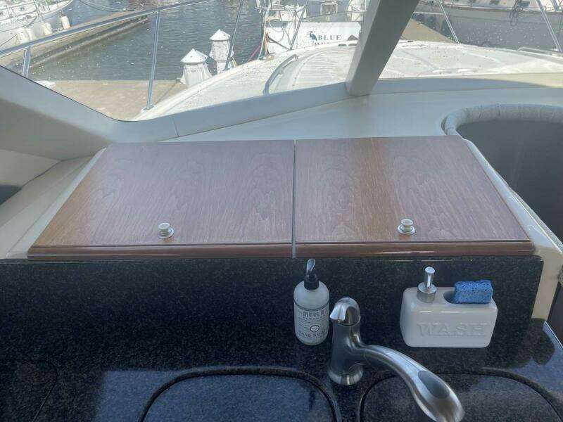 2006 Meridian 411 Sedan