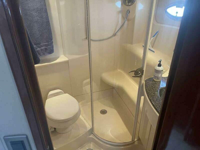 2006 Meridian 411 Sedan