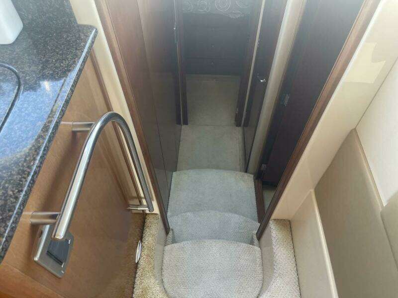 2006 Meridian 411 Sedan