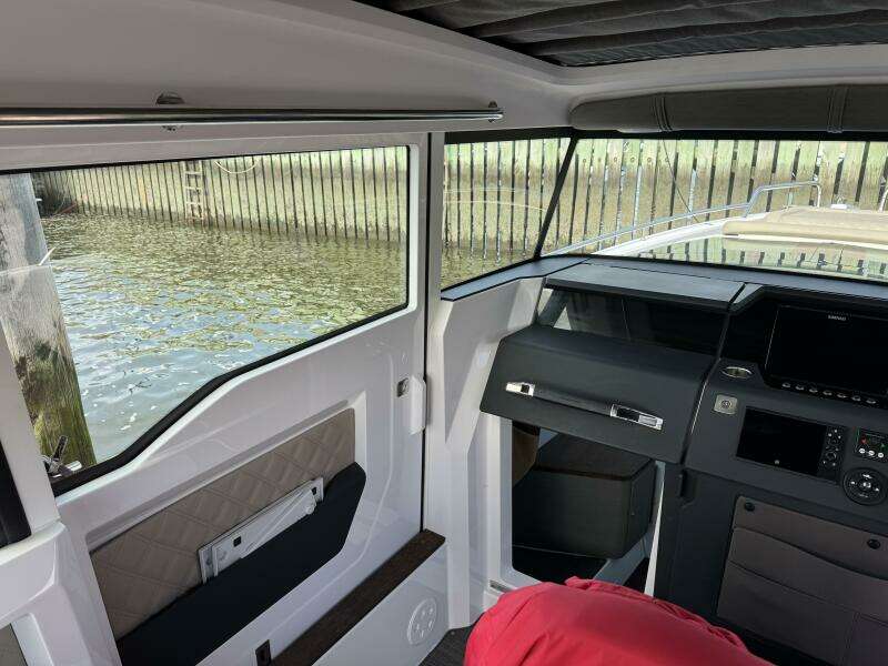 2022 Axopar 37 XC CROSS CABIN