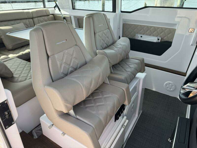 2022 Axopar 37 XC CROSS CABIN