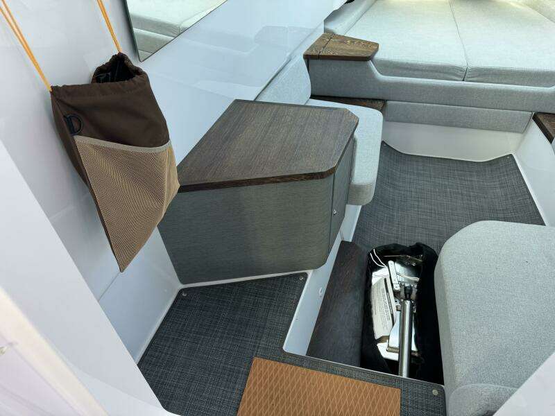 2022 Axopar 37 XC CROSS CABIN