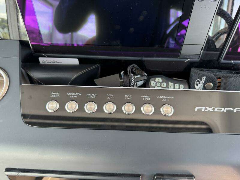 2022 Axopar 37 XC CROSS CABIN