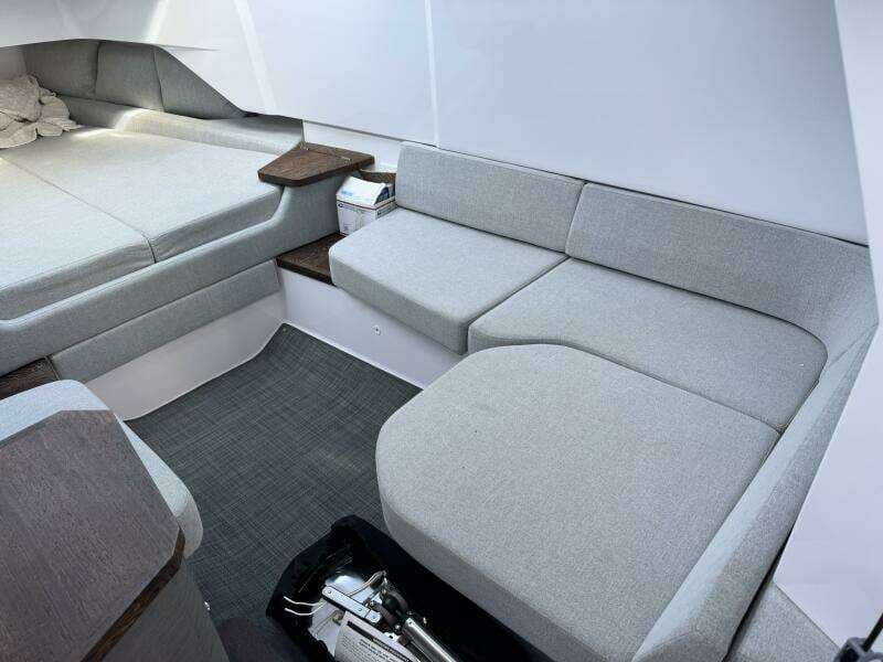 2022 Axopar 37 XC CROSS CABIN