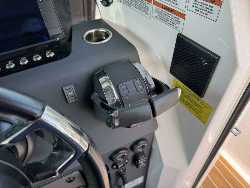 2022 Axopar 37 XC CROSS CABIN