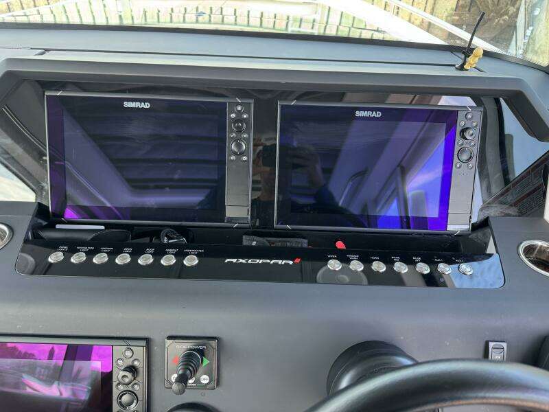 2022 Axopar 37 XC CROSS CABIN