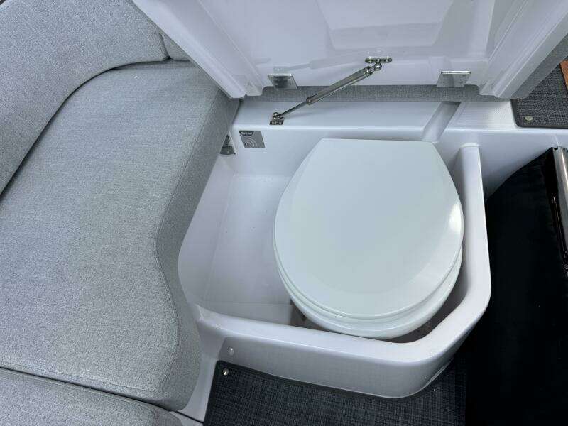 2022 Axopar 37 XC CROSS CABIN