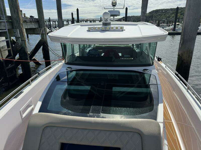 2022 Axopar 37 XC CROSS CABIN