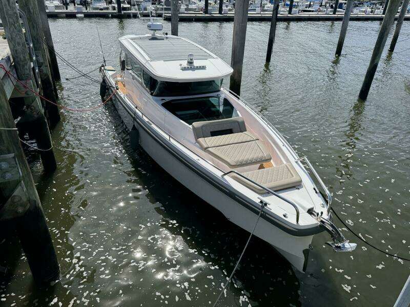 2022 Axopar 37 XC CROSS CABIN