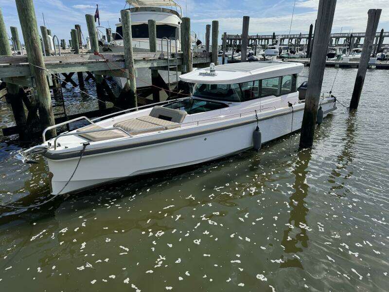 2022 Axopar 37 XC CROSS CABIN