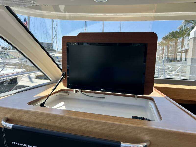 2018 Nimbus 365 Coupe