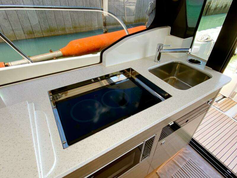 2024 Jeanneau Merry Fisher 1095 Fly