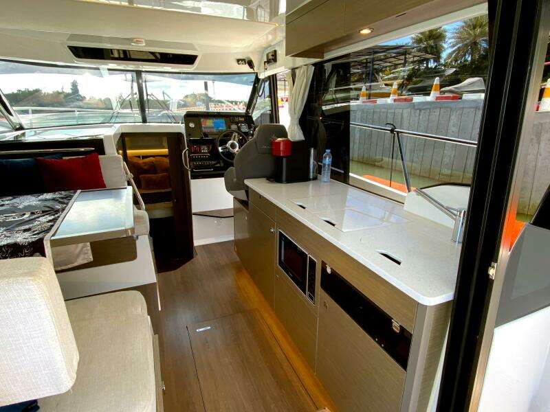 2024 Jeanneau Merry Fisher 1095 Fly