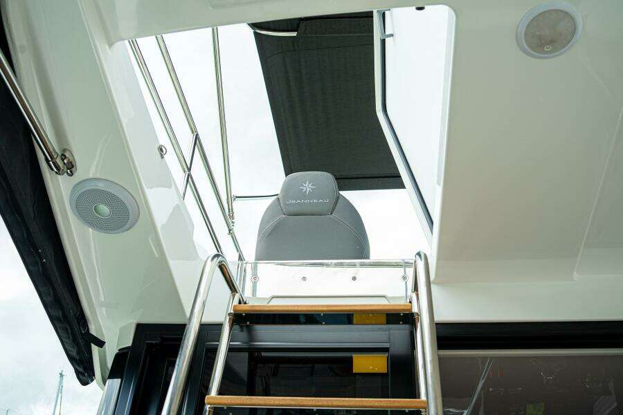 2024 Jeanneau Merry Fisher 1095 Fly