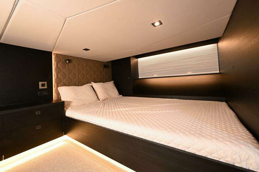 2022 Vanquish Yachts 