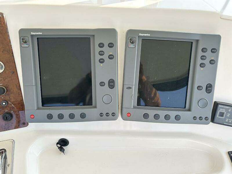 2002 Silverton 42 Convertible