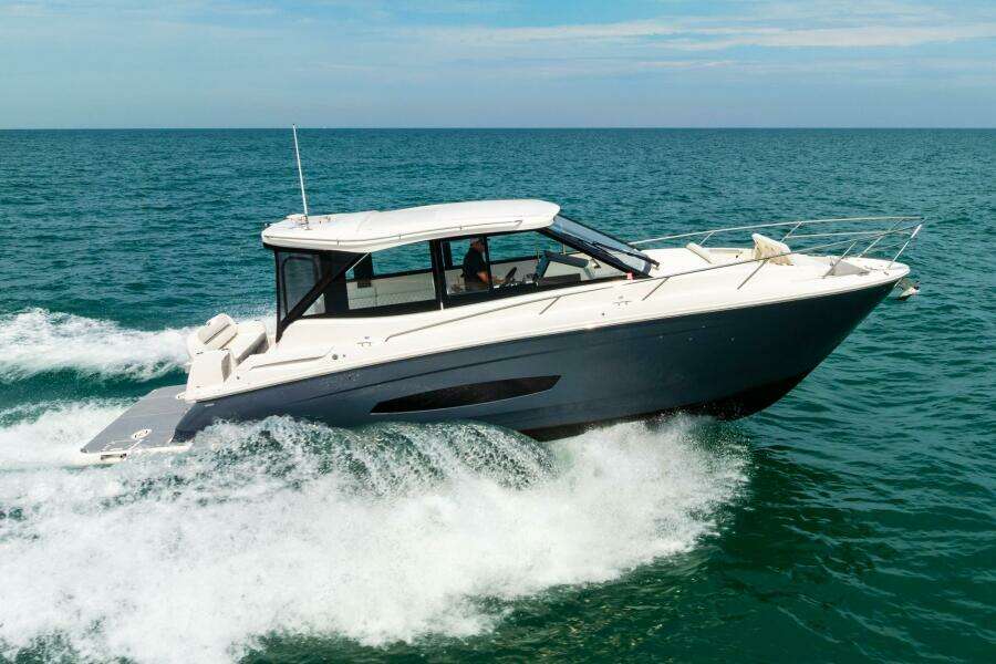 2022 Regal 36 Grande Coupe