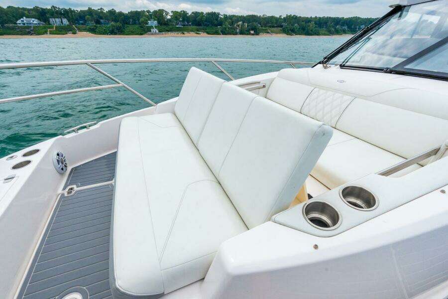 2022 Regal 36 Grande Coupe