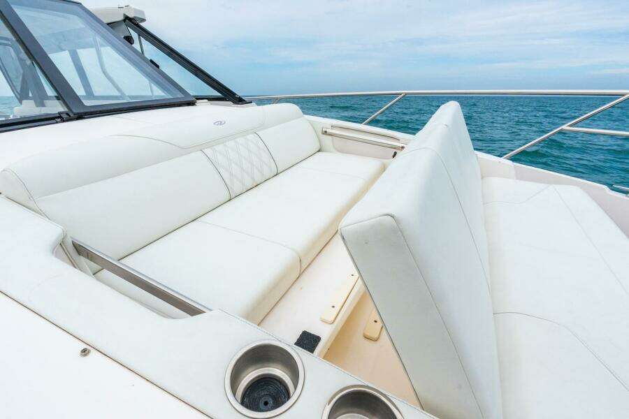 2022 Regal 36 Grande Coupe