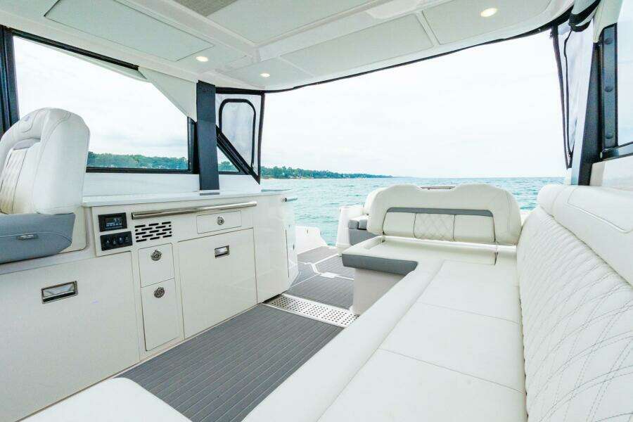 2022 Regal 36 Grande Coupe