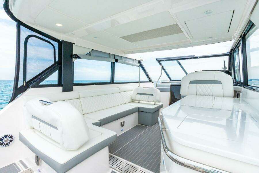 2022 Regal 36 Grande Coupe