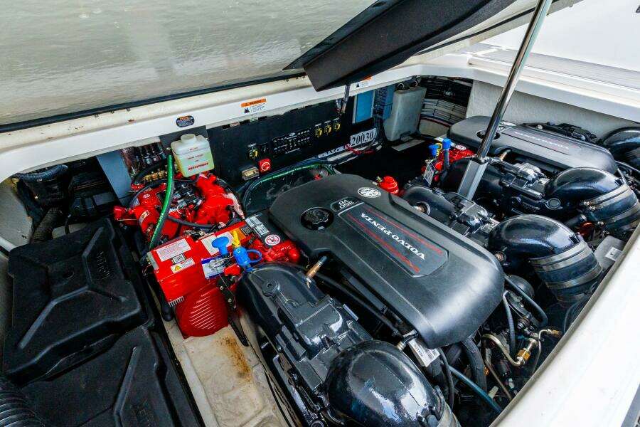 2022 Regal 36 Grande Coupe