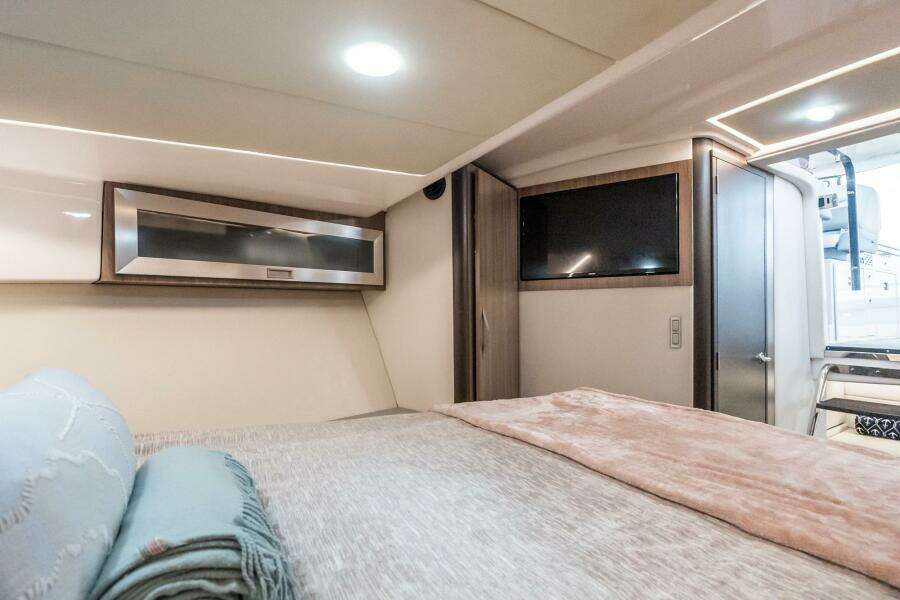 2022 Regal 36 Grande Coupe