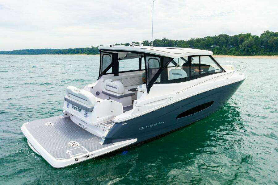 2022 Regal 36 Grande Coupe