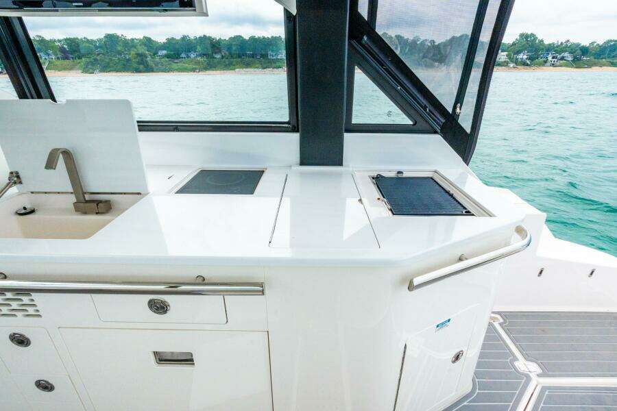 2022 Regal 36 Grande Coupe