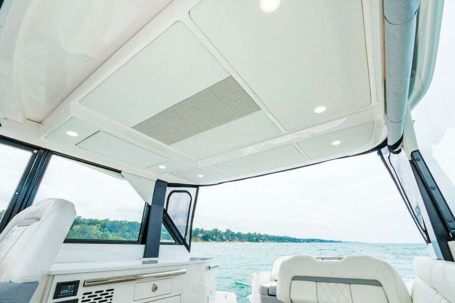 2022 Regal 36 Grande Coupe