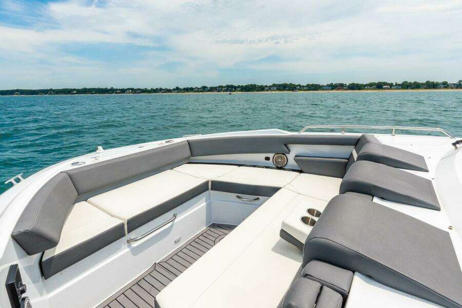 2021 Cruisers Yachts 