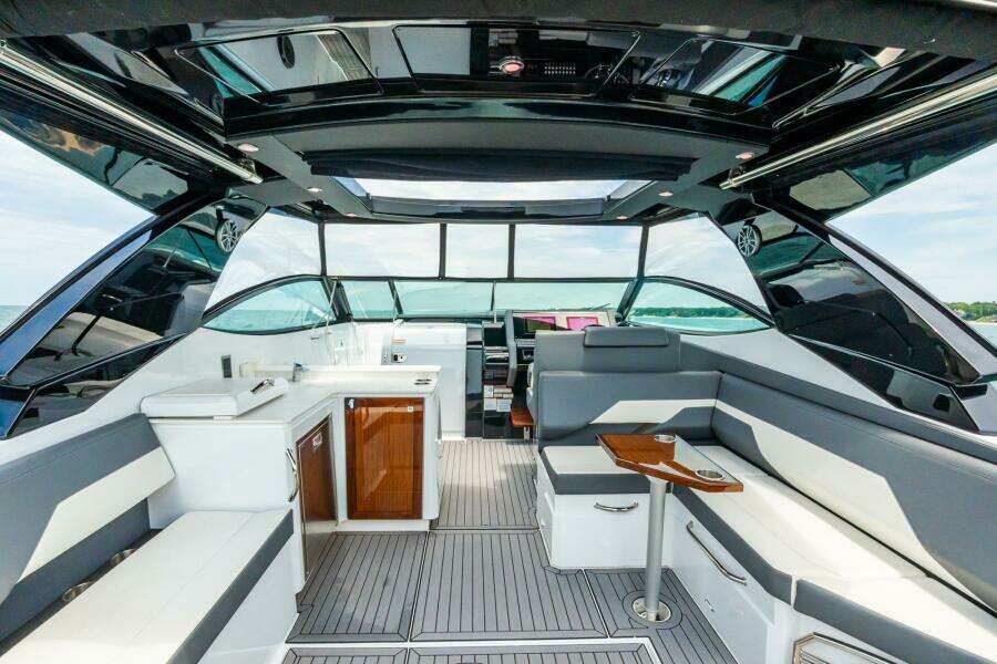 2021 Cruisers Yachts 