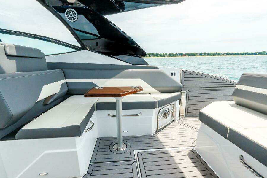 2021 Cruisers Yachts 