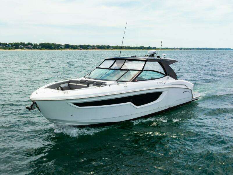 2021 Cruisers Yachts 