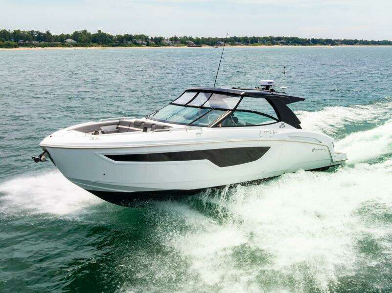 2021 Cruisers Yachts 