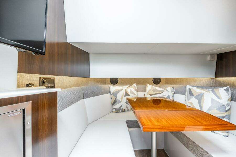 2021 Cruisers Yachts 