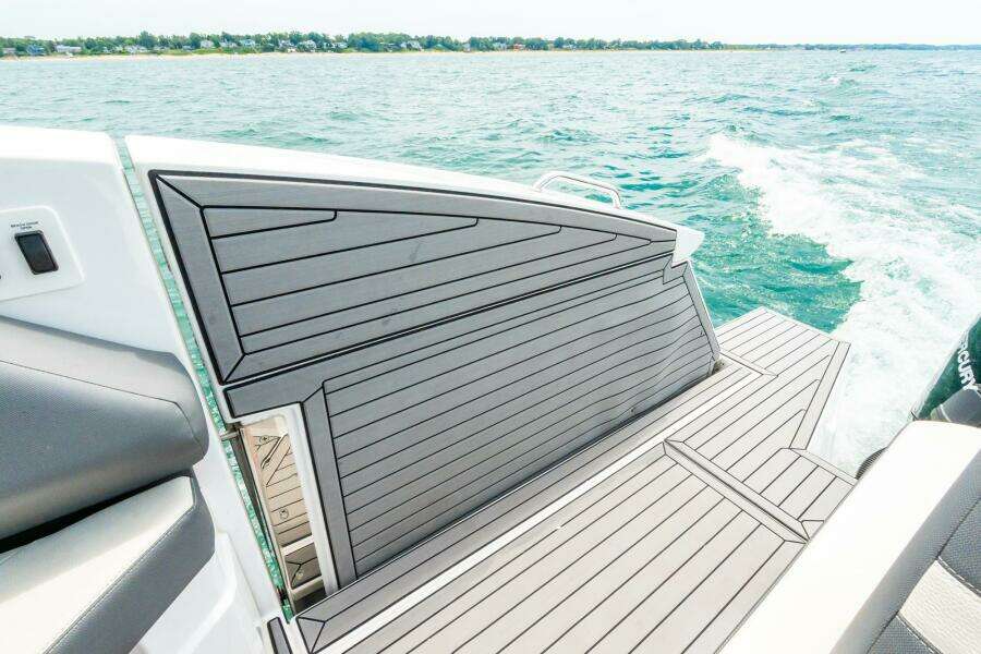 2021 Cruisers Yachts 