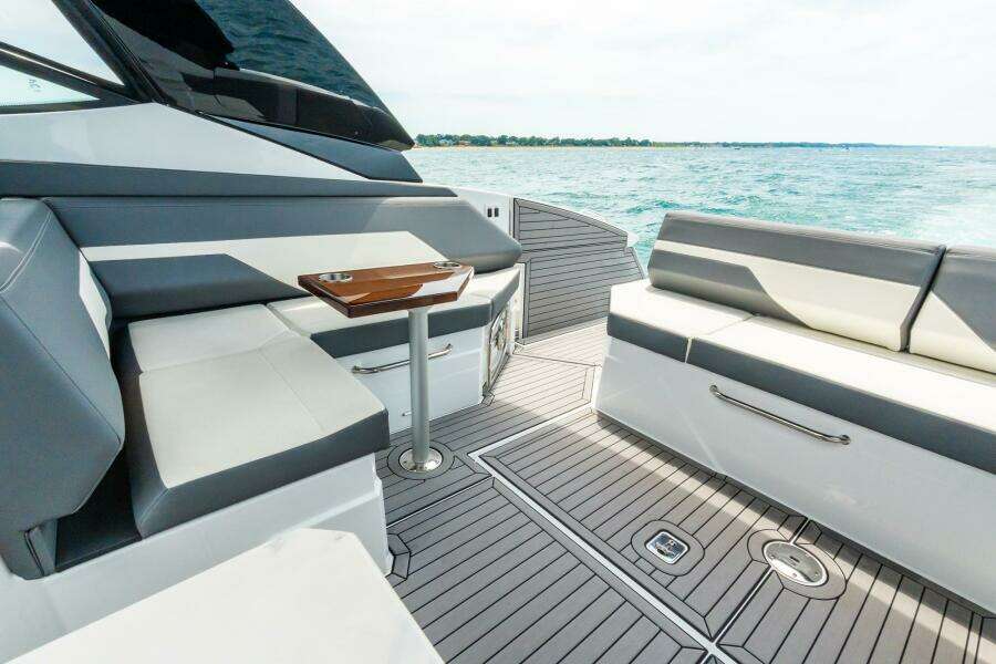 2021 Cruisers Yachts 